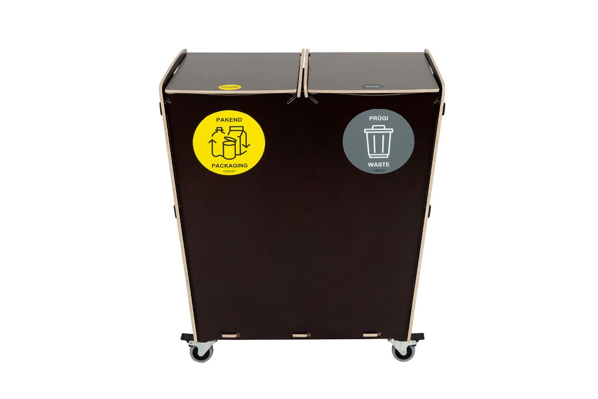 Stylish brown recycling bin with 2 compartments for plastic and paper waste. Blends well with natural interiors. Capacity: 40 liters