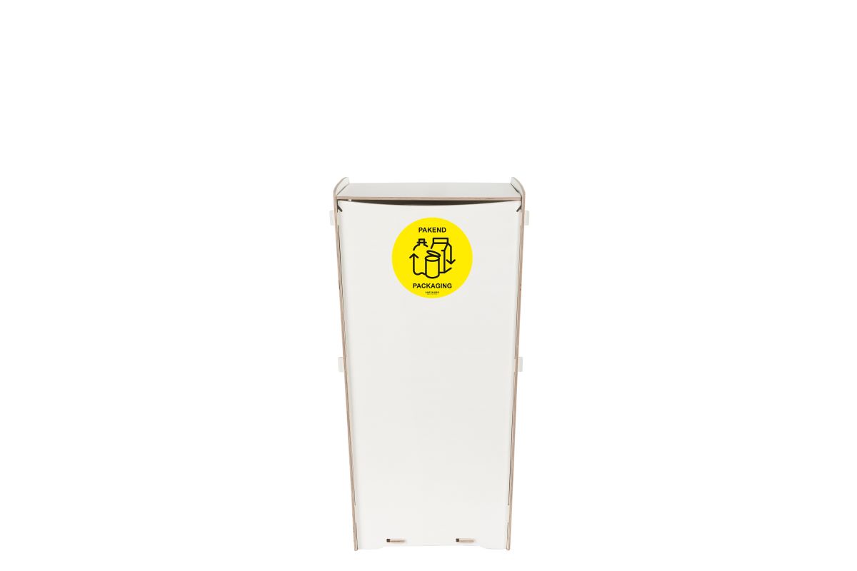 Waste bin 90L white recycling bin with a lid, ideal for packaging waste disposal in high-traffic areas. Equipped with a yellow waste label for easy sorting and organization. Suitable for indoor and outdoor use in offices, schools, and commercial spaces