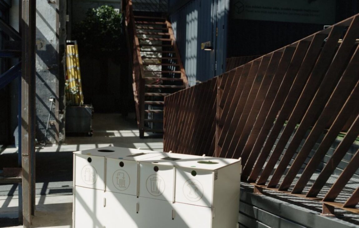 Källsortering för separat insamling av avfall stödjer organiserade återvinningsrutiner och gör avfallssorteringen enkel och effektiv.