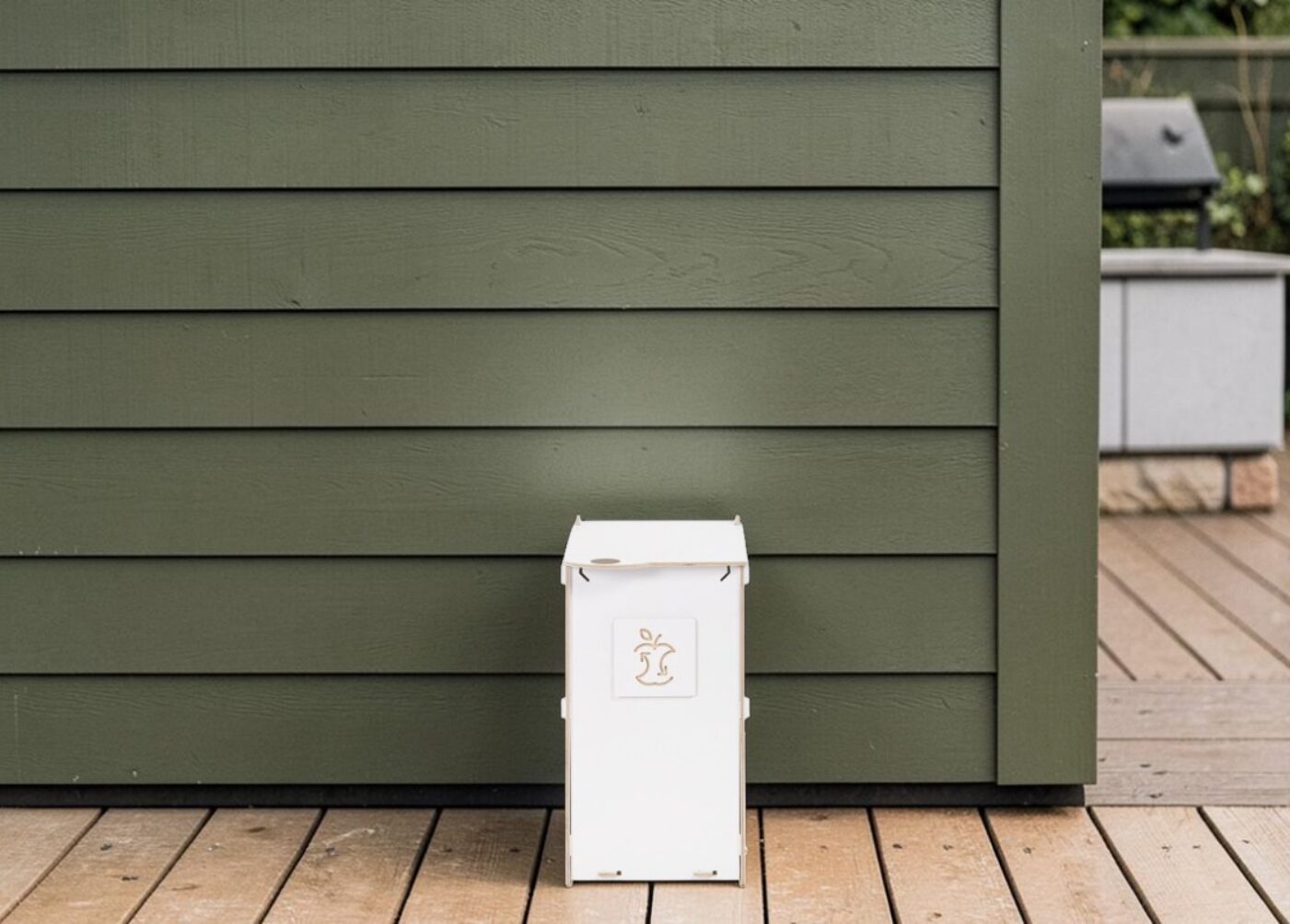 Backyard Waste Bin for Waste Collection in backyards, courtyards and other outdoor living spaces.