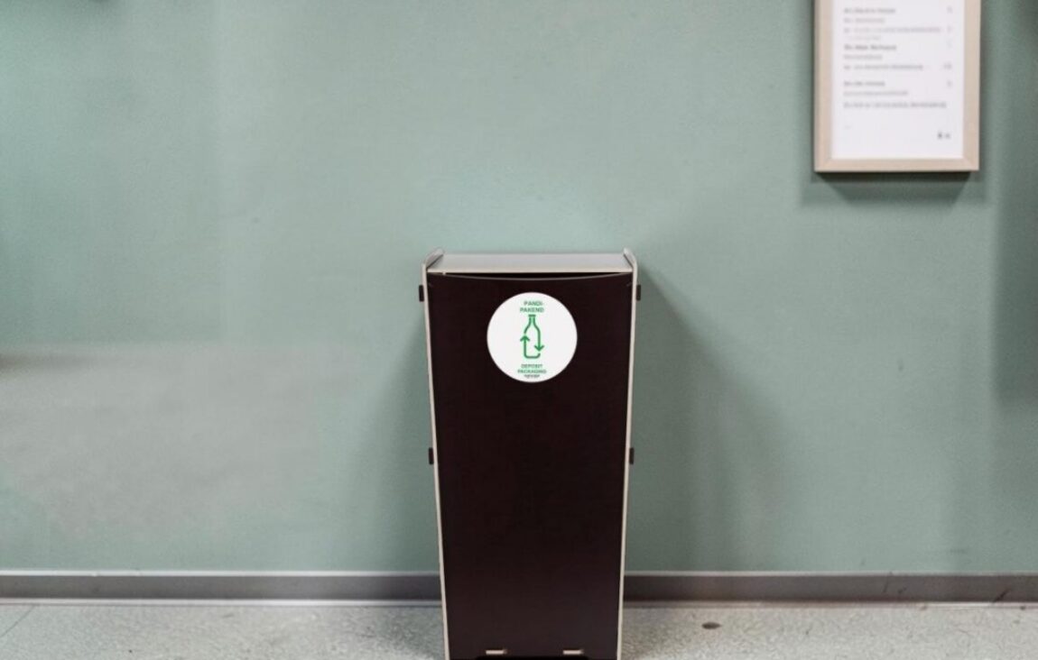 Corridor Waste Bin for Waste Collection in office corridors, public hallways and other shared indoor spaces.