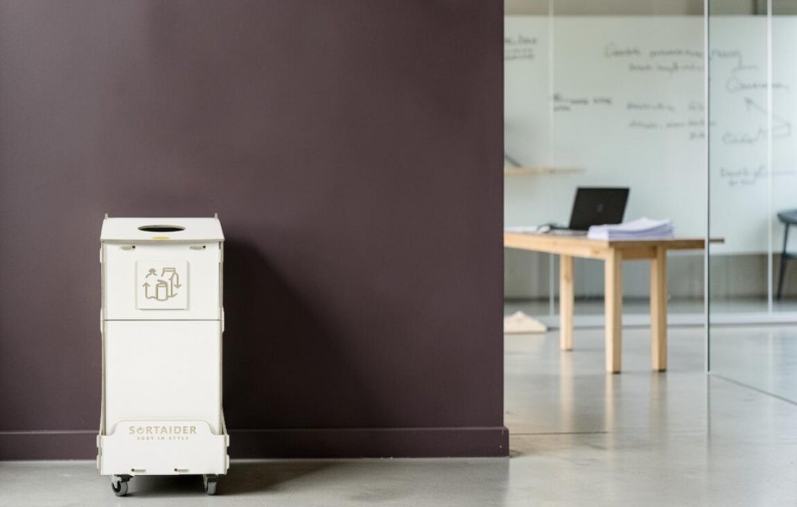 Project Room Recycling Bin for Waste Sorting in project rooms, collaboration spaces and planning areas.