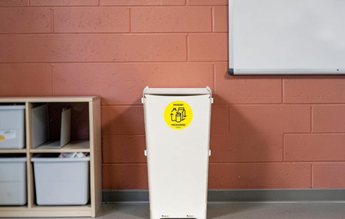 Small Classroom Waste Bin for Waste Collection in classrooms, learning spaces and other educational indoor environments.