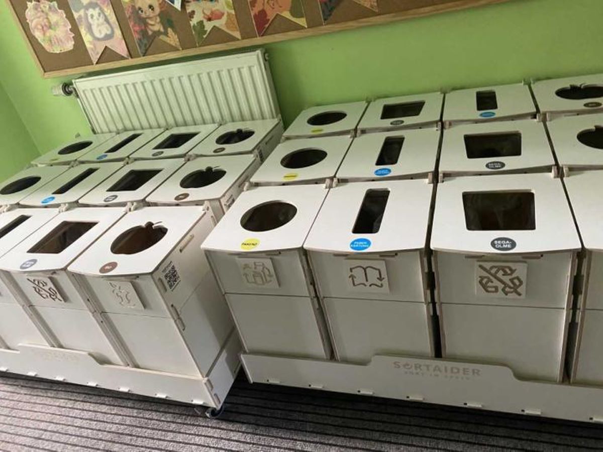 Behälter zur Mülltrennung – Kindergarten Mesipuu