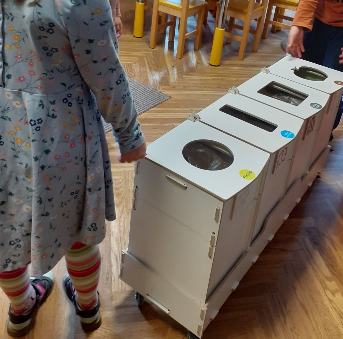 Cestini per la raccolta differenziata per scuole dell’infanzia – Scuola dell’infanzia Rõõmutarekese