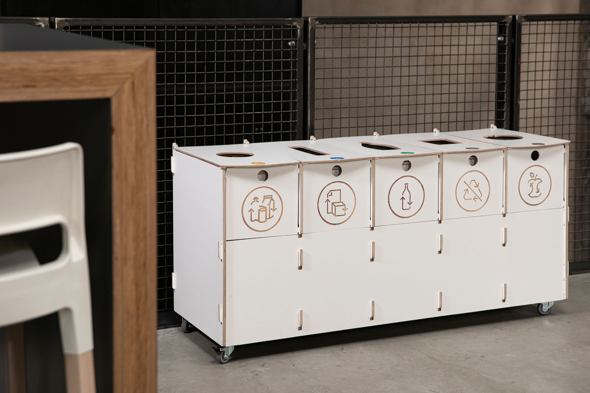 Poubelle de tri sélectif au Centre de jeunesse de Kehra – Centre de jeunesse de Kehra