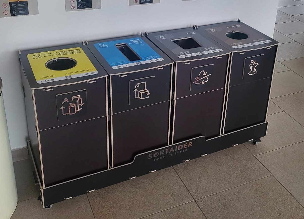 Poubelle de tri sélectif pour plusieurs types de déchets – Shethia Grupp