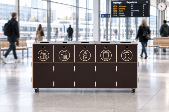 Five-compartment recycling bin in station hall